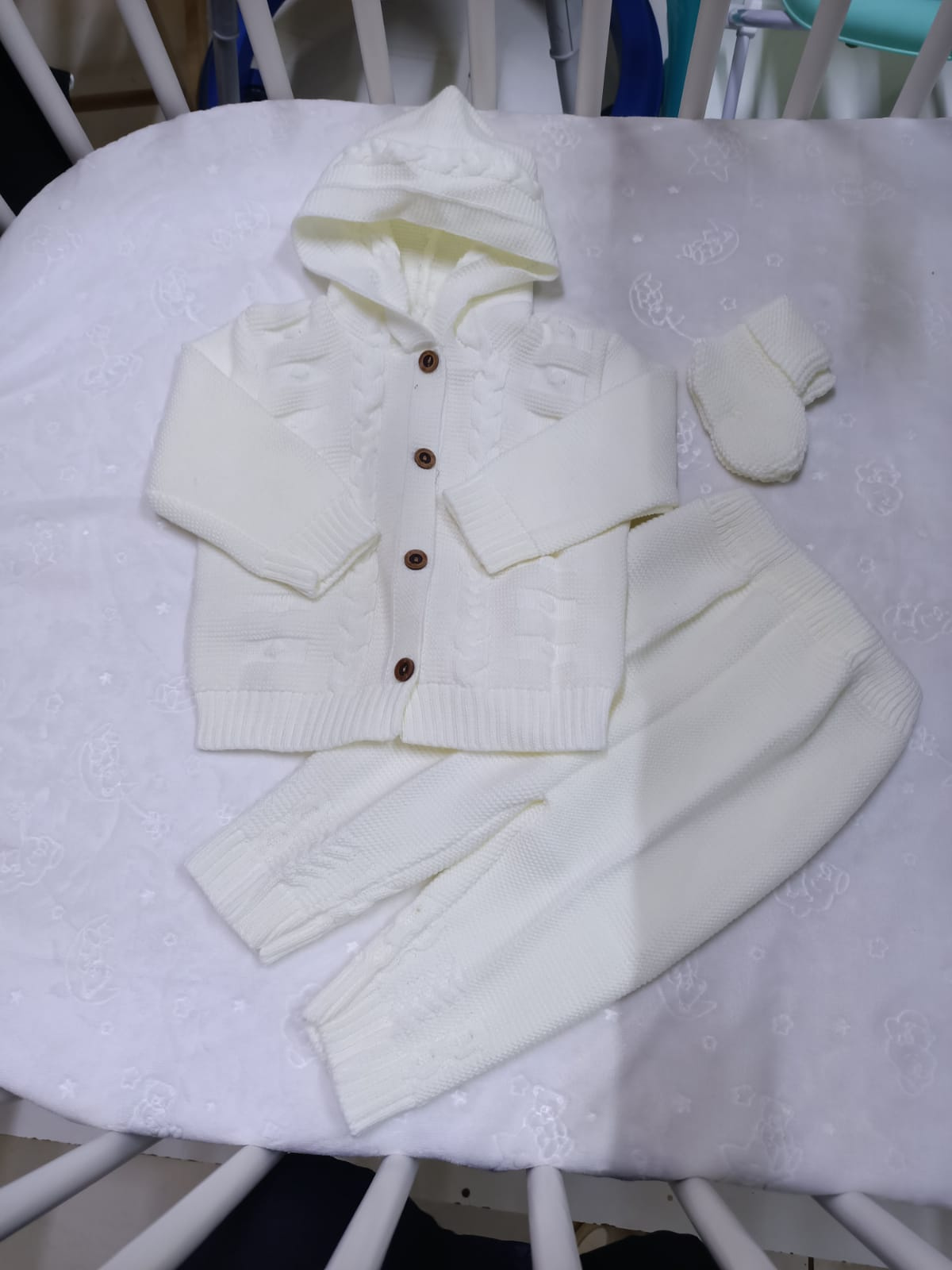 Cream Cable Knit Baby Outfit Set – Neutral Newborn Winter Wear (0–6 Months)