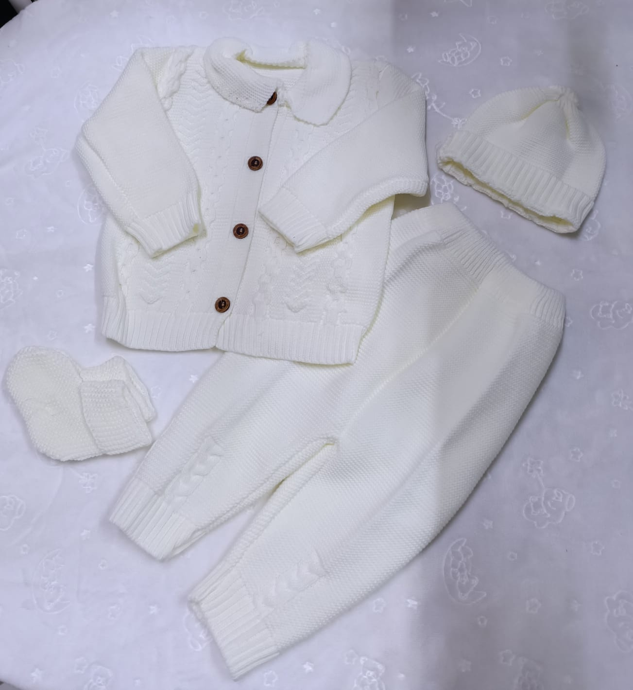 Cream Cable Knit Baby Outfit Set – Neutral Newborn Winter Wear (0–6 Months)