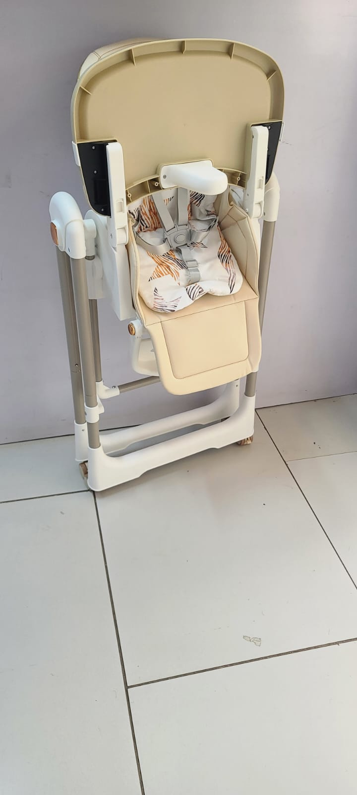 2-in-1 Baby High Chair & Swing Adjustable Foldable Feeding Chair Beige White