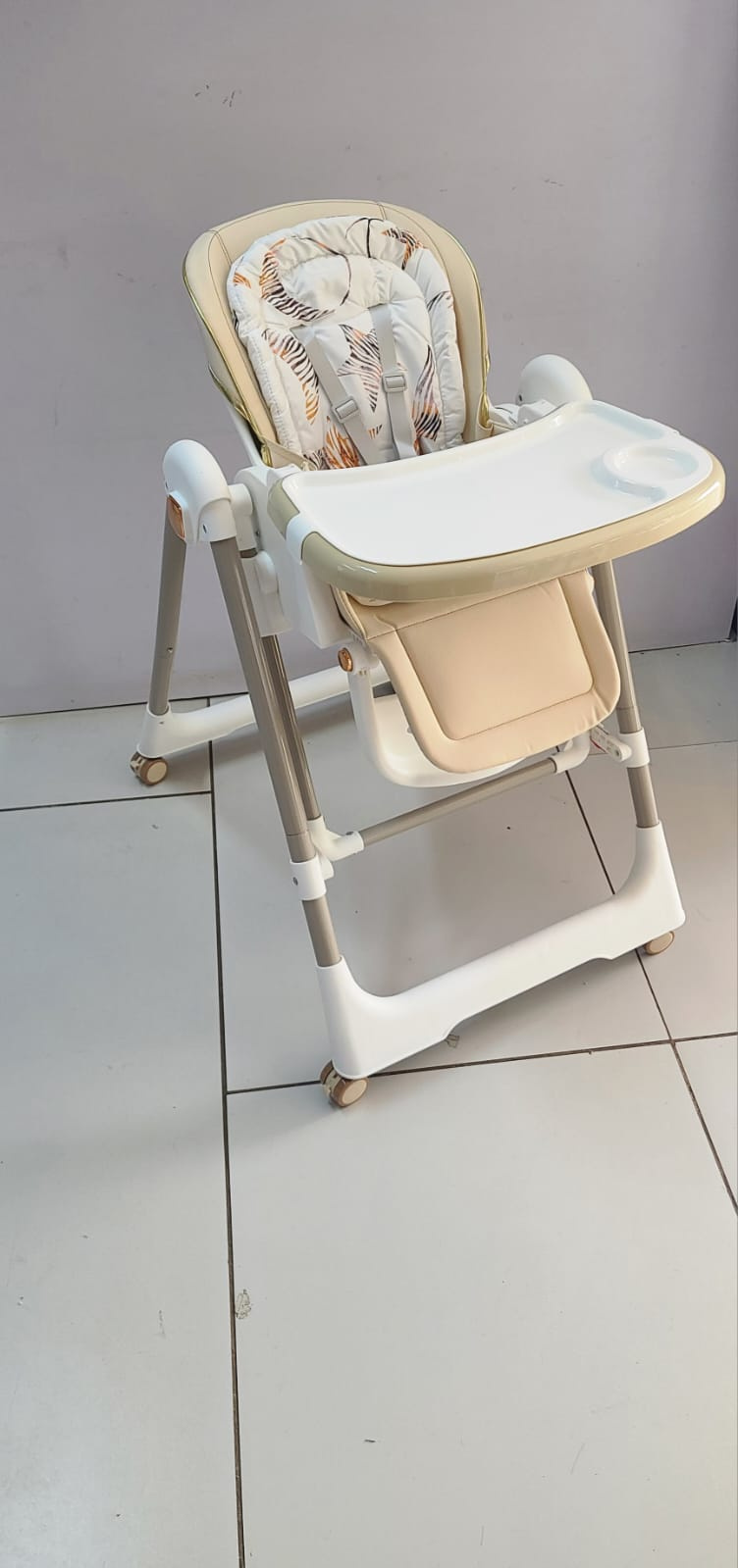 2-in-1 Baby High Chair & Swing Adjustable Foldable Feeding Chair Beige White