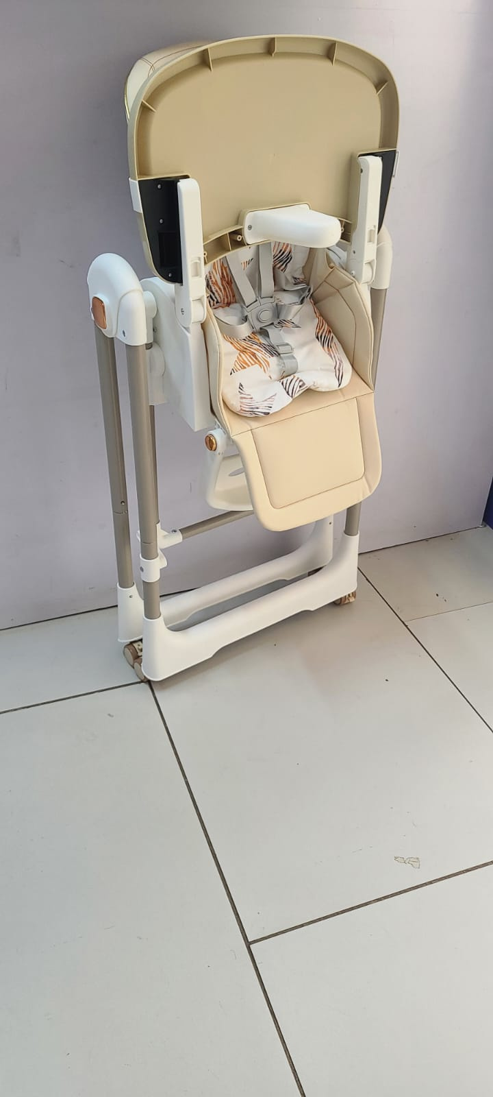 2-in-1 Baby High Chair & Swing Adjustable Foldable Feeding Chair Beige White
