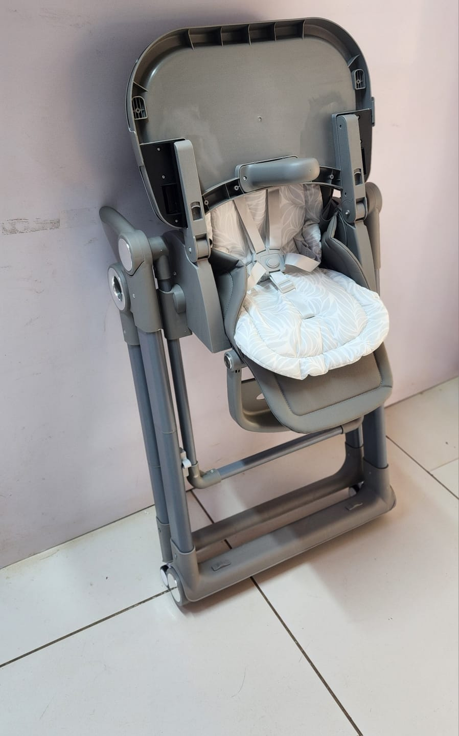 Kidilo Manual Swing Feeding Chair – Gray | Adjustable Baby High Chair | Aquababy Collection Kenya