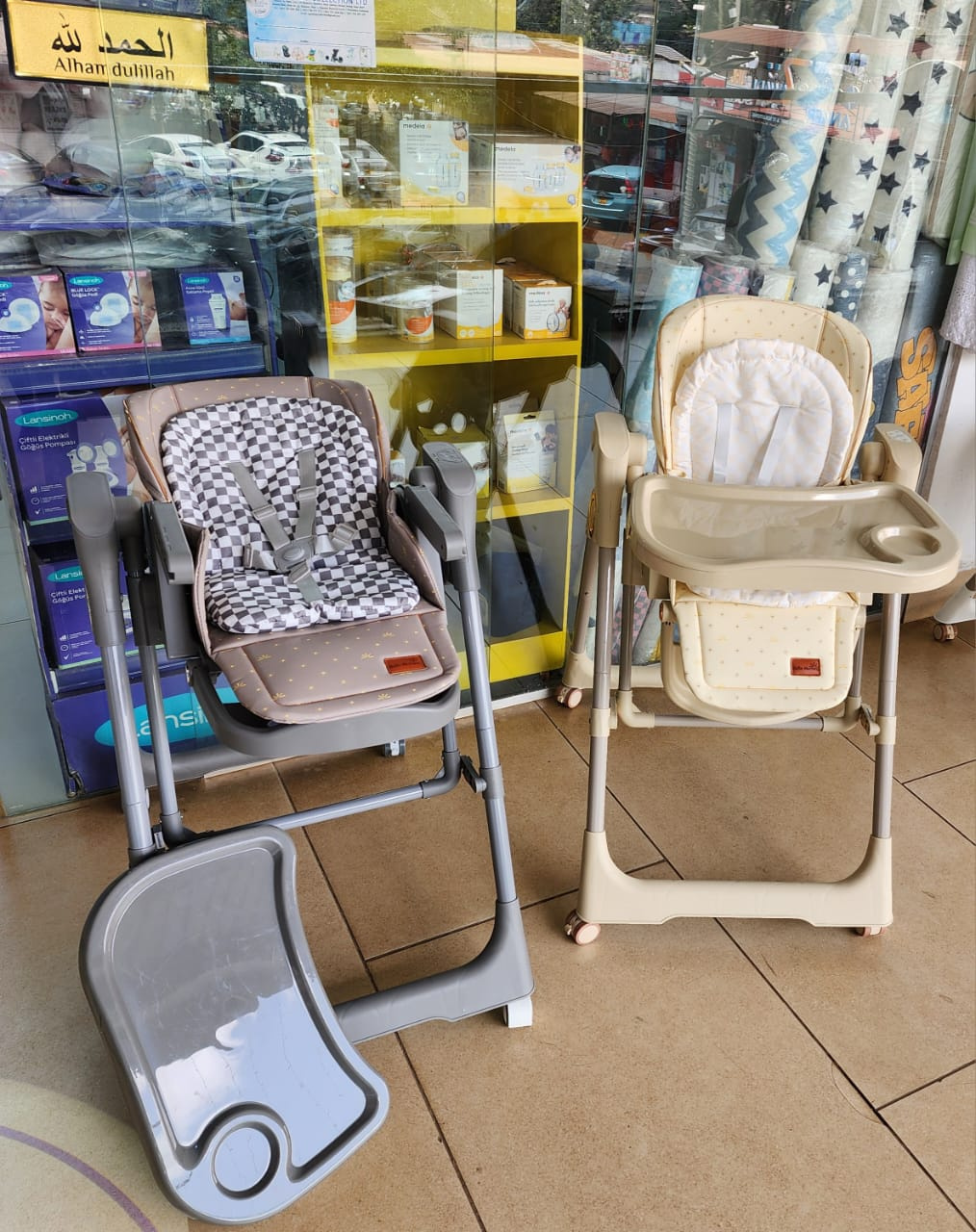 Electric adjustable highchair