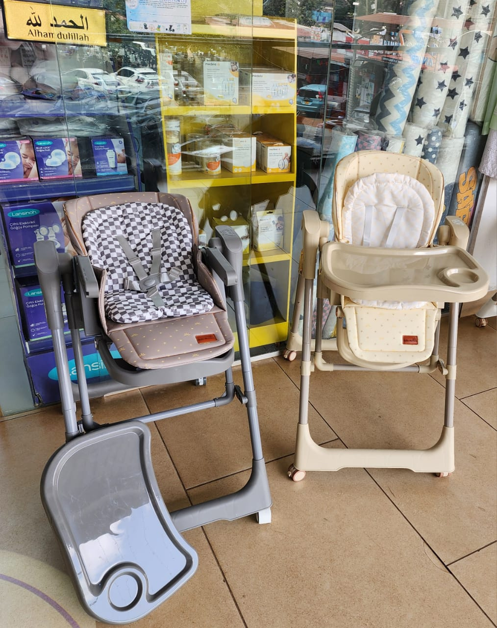 Electric adjustable highchair