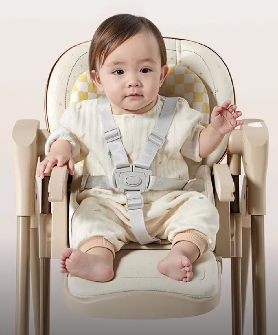 Electric adjustable highchair