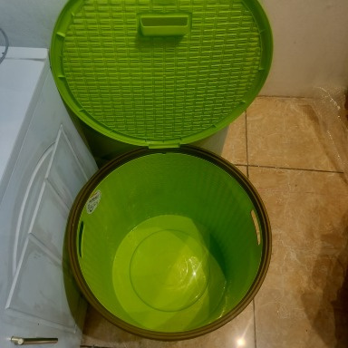 Kenstar Round Laundry Basket with Lid – Breathable Woven Plastic Clothes Storage Bin