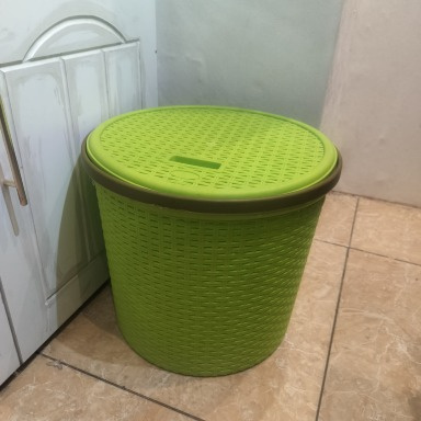 Kenstar Round Laundry Basket with Lid – Breathable Woven Plastic Clothes Storage Bin