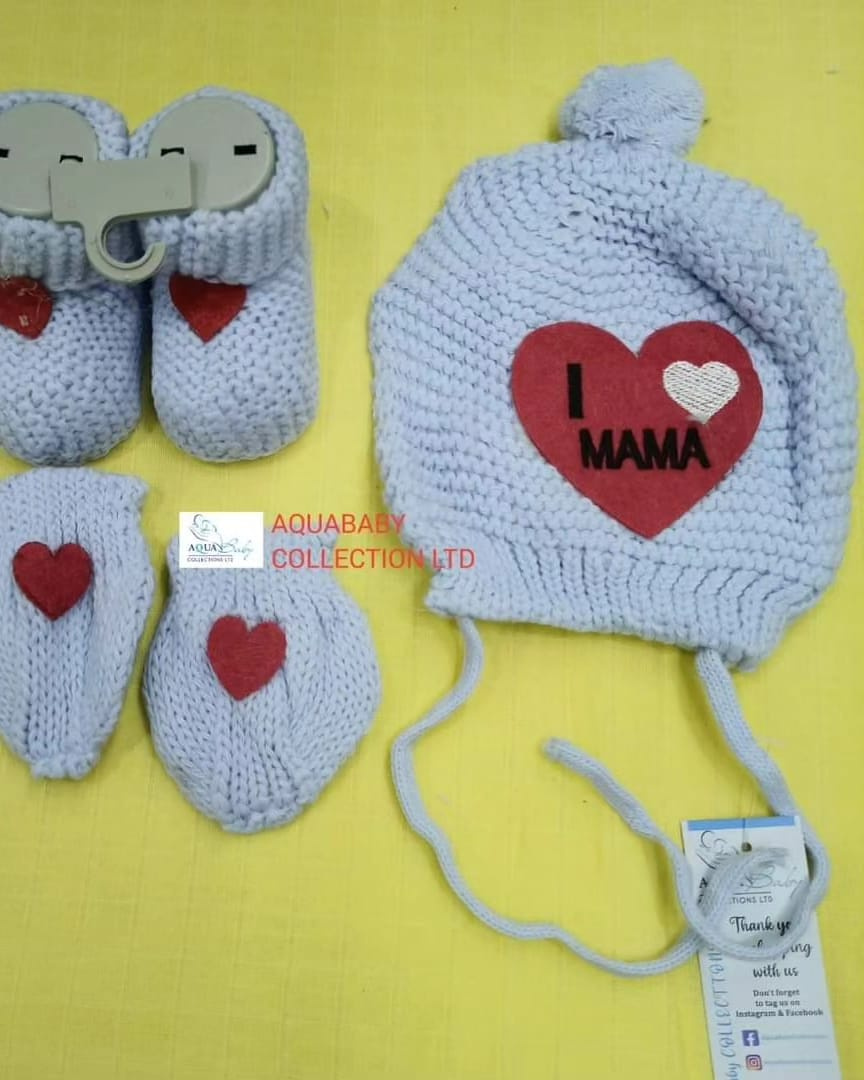 Crochet Baby 3-in-1 Set – Pom-Pom Hat, Booties & Mittens for Newborns