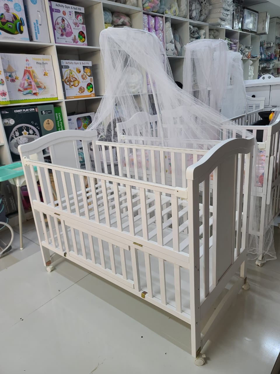 Rocking Baby Crib – Comfortable & Soothing Nursery Cot for Newborns