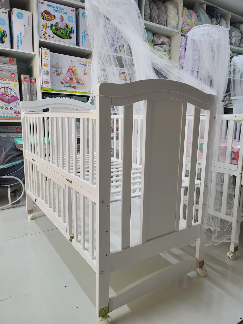 Rocking Baby Crib – Comfortable & Soothing Nursery Cot for Newborns