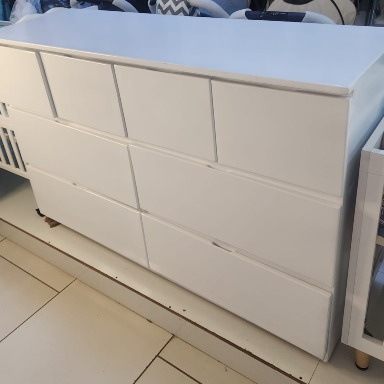 Wooden chest of drawers