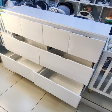 Wooden chest of drawers