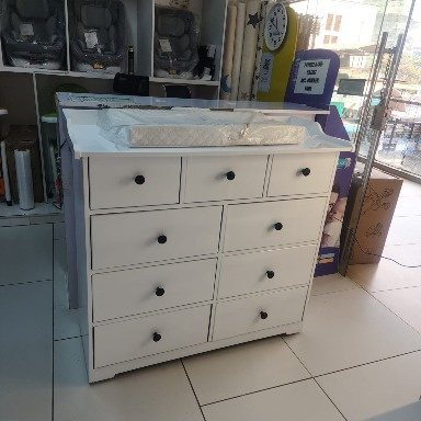 Wooden chest of drawer 4ft