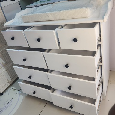 Wooden chest of drawer 4ft