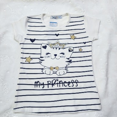 charming white and navy blue striped short-sleeve T-shirt designed for girls. It features an adorable cat graphic paired with the sweet text “My Princess,” adding a playful and cute touch. Made from soft, breathable fabric for all-day comfort, this T-shirt is perfect for casual outings, playtime, or