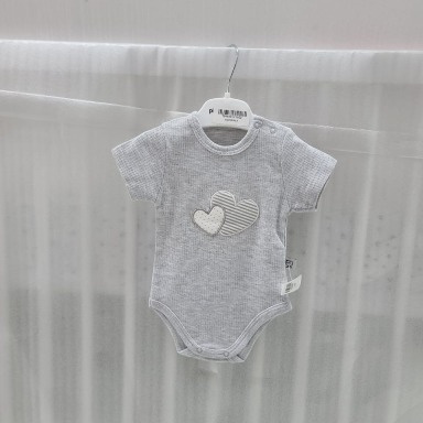 Grey Baby Bodysuit with Heart Appliqué – Short Sleeve (12–24 Months)