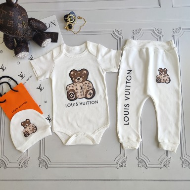3-Piece Teddy Bear Baby Set – Bodysuit, Pants & Cap (3–6 Months)