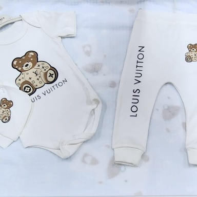 3-Piece Teddy Bear Baby Set – Bodysuit, Pants & Cap (3–6 Months)
