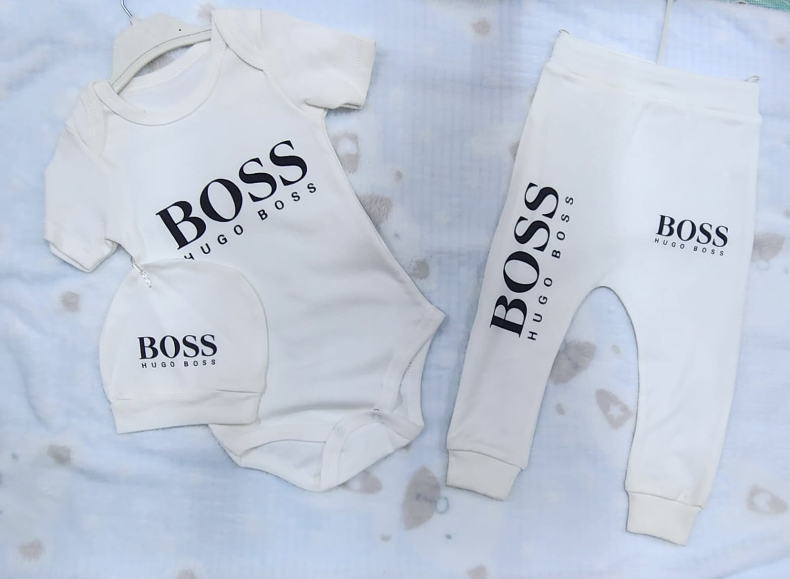 3-Piece Baby Outfit Set (Bodysuit, Pants & Beanie) – 3–12Months